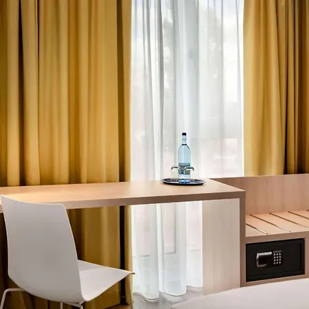 Super 8 By Wyndham Augsburg