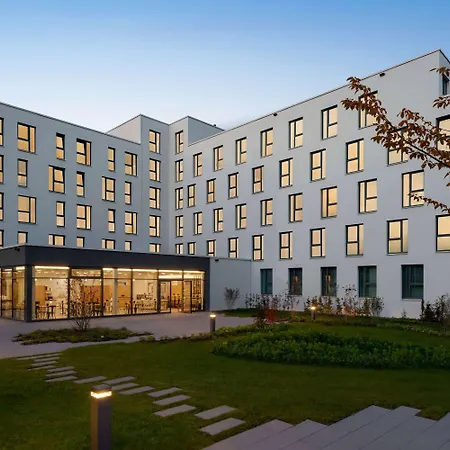 Super 8 By Wyndham Otel Augsburg