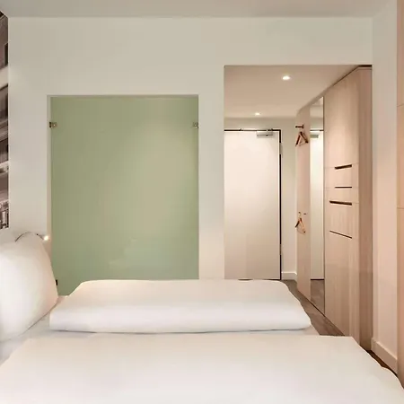 Super 8 By Wyndham Hotel