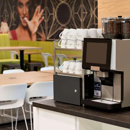 Super 8 By Wyndham Hotel