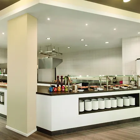 Super 8 By Wyndham Hotel