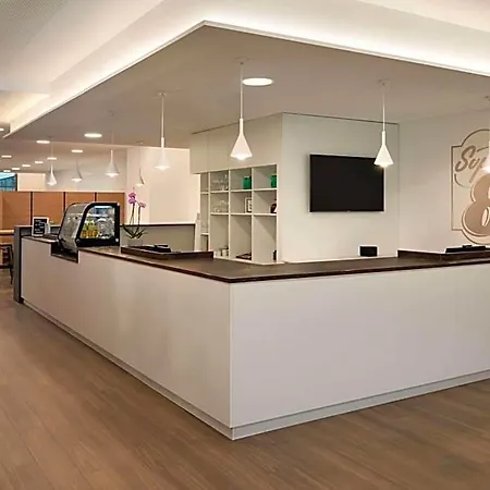 Super 8 By Wyndham Hotel Augsbourg