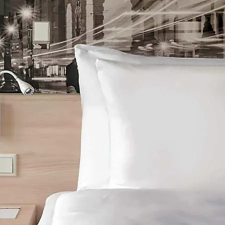 Super 8 By Wyndham Hotel