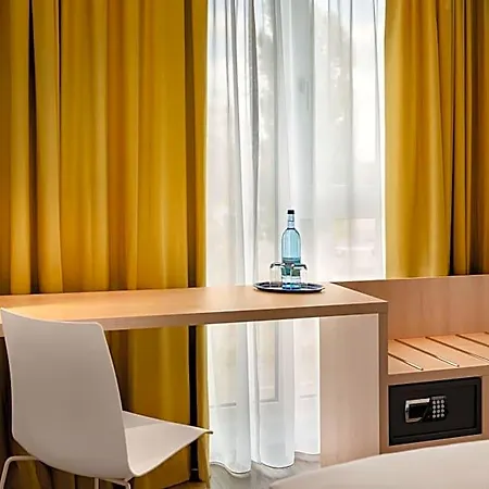 Super 8 By Wyndham Augsbourg