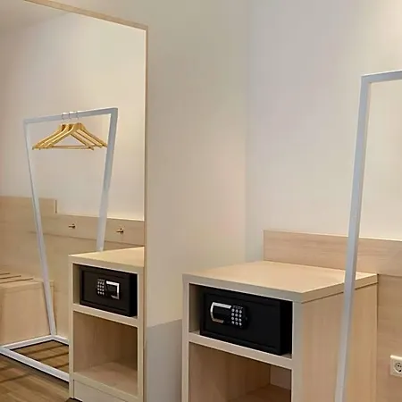 Super 8 By Wyndham Hotel Augsbourg
