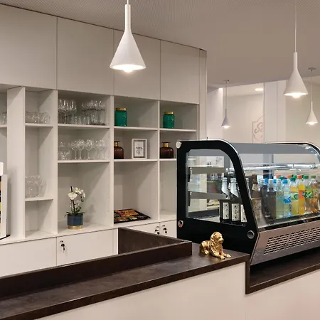 Hotel Super 8 By Wyndham 3*