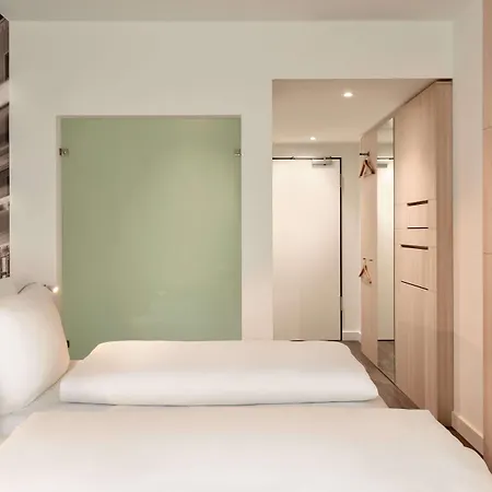 Hotel Super 8 By Wyndham 3*