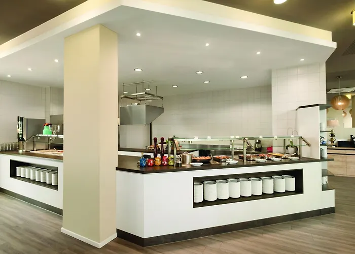 Super 8 By Wyndham Hotel