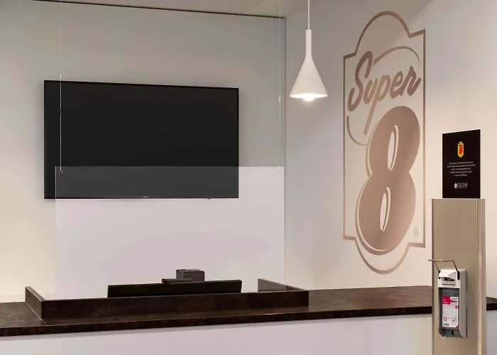 Super 8 By Wyndham Hotel